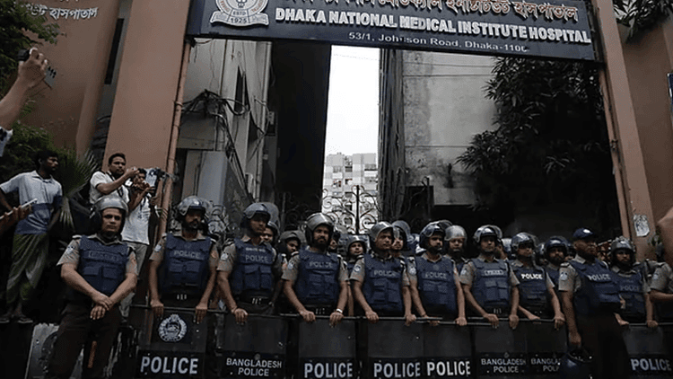 Cop on alert outside National Medical as JCD remains in JnU area