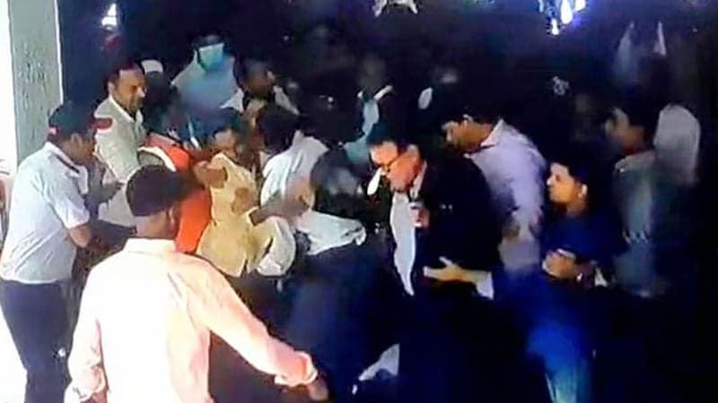 NU VC comes under 'attack' over auto pass demand