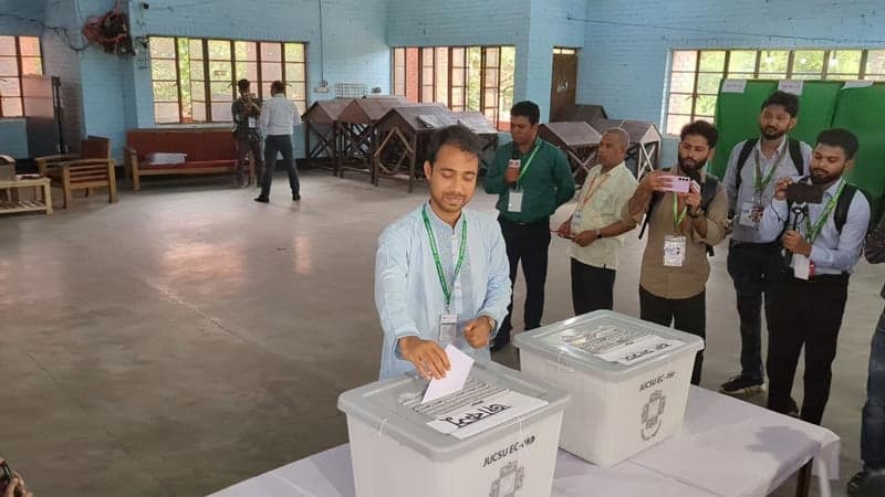 Chhatra Dal VP candidate casts vote in JUCSU election