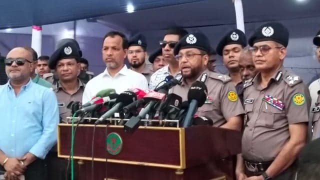 Action if complaints of excess fare during Eid journey: DMP commissioner