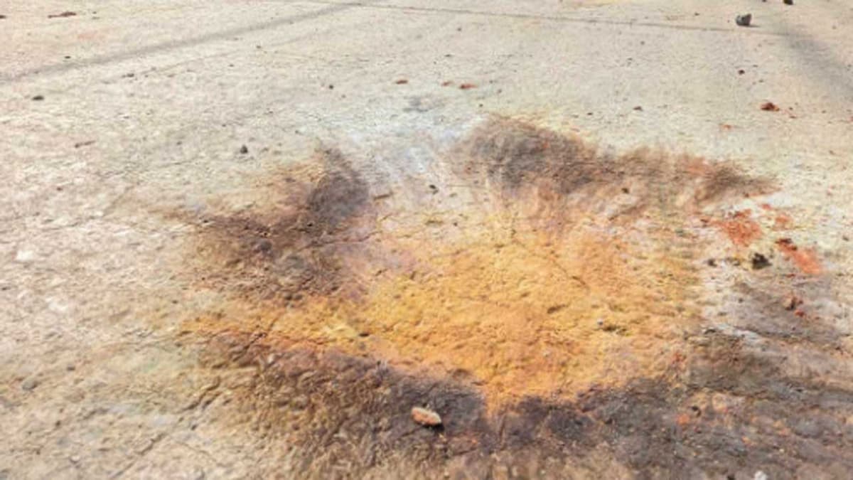 Multiple cocktail blasts near govt installations in Gopalganj