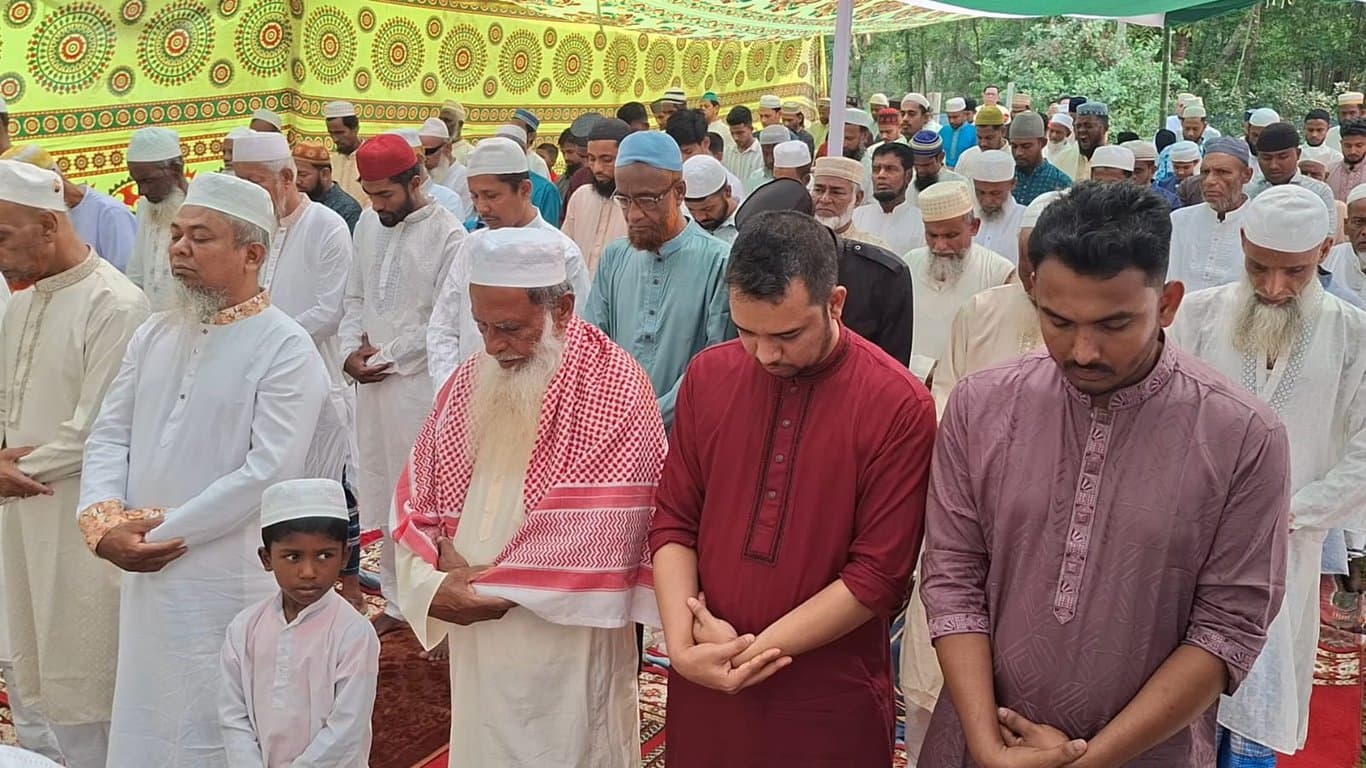 Several districts celebrate Eid following Middle East moon sighting