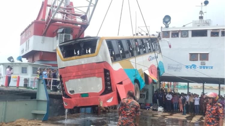 Bus plunges into Padma River at Daulatdia ghat recoverd