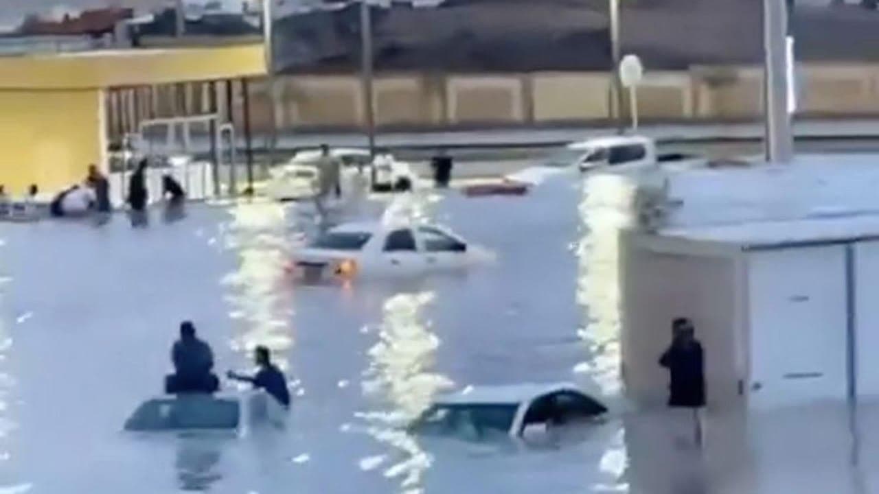 Torrential rainfall batters Saudi Arabia, red alert issued