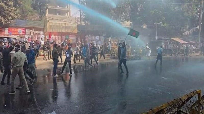 Govt employees storm Jamuna demanding 9th pay scale gazette, police fire tear gas