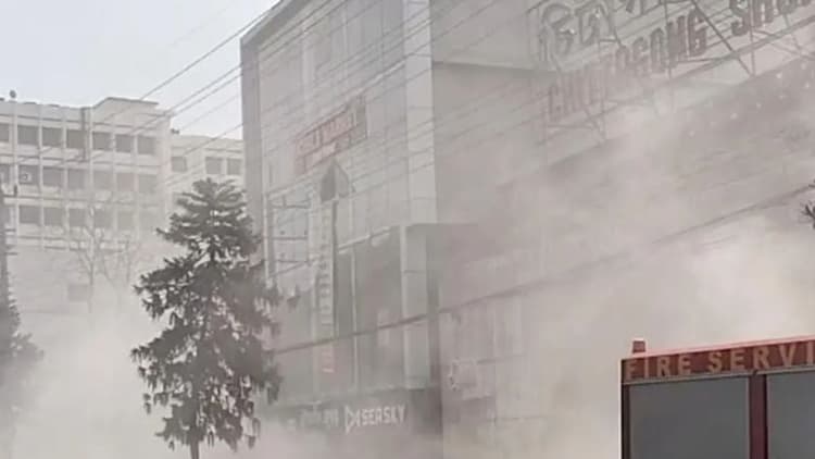 Fire erupts at Chittagong Shopping Complex