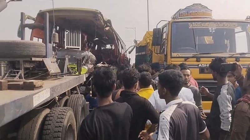 3 killed in bus–truck collision in Shibchar, 15 injured