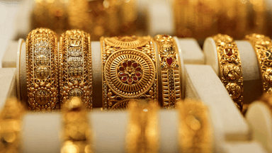 Gold prices fall again in global market