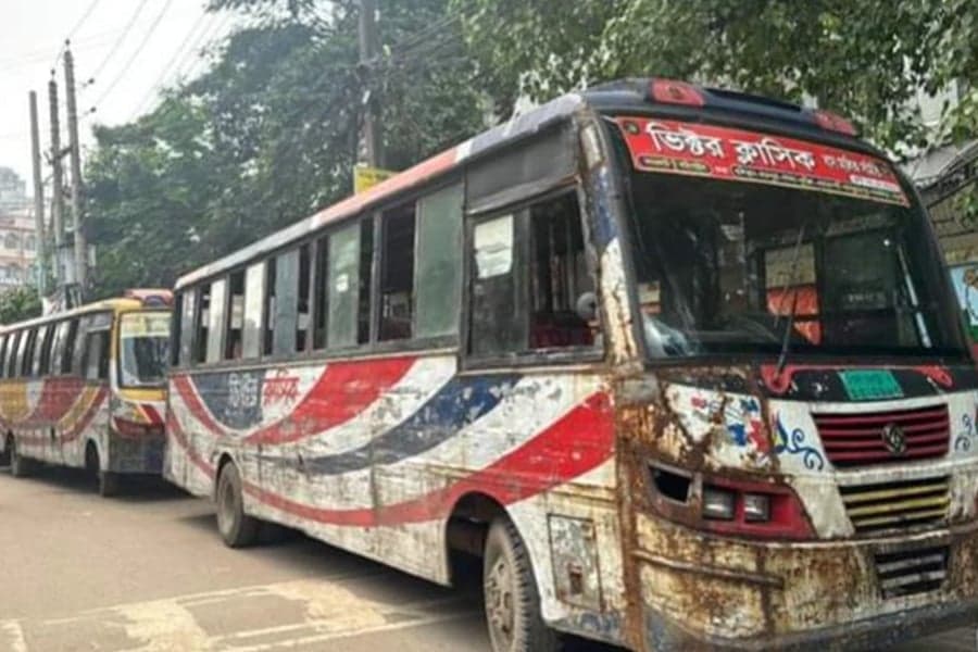 JnU students seize 12 Victor Classic buses