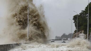 Typhoon hits China’s coast after leaving 25 dead in Taiwan and the Philippines