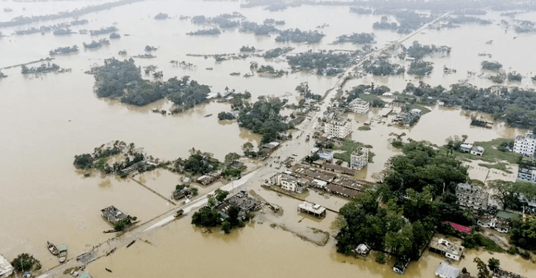 Heavy rain raises flood fears for five districts