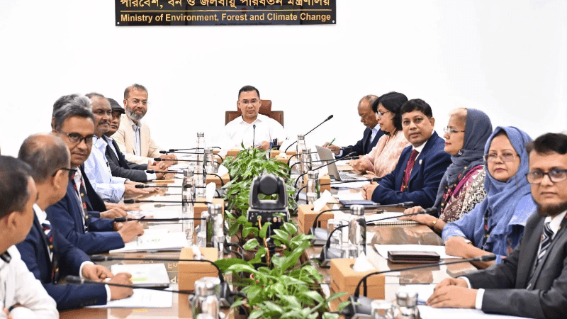 PM urges officials to go beyond duties to protect environment