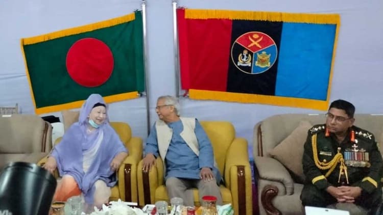 Khaleda Zia, Dr Yunus exchange greetings at Senakunja