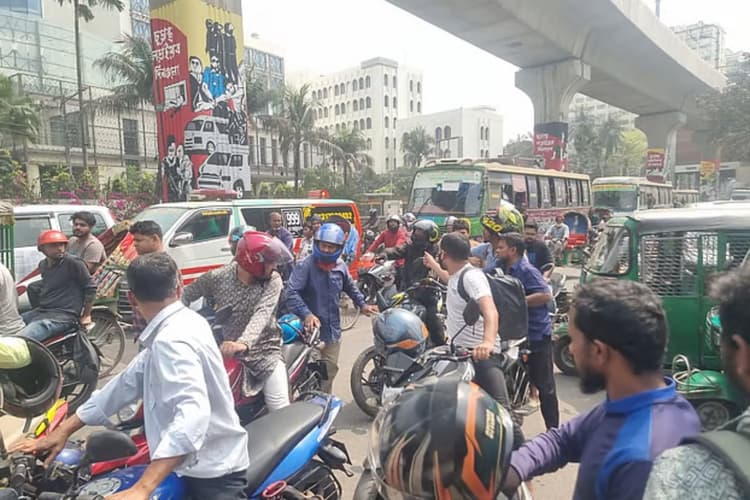 Panic buying sparks long fuel queues across country