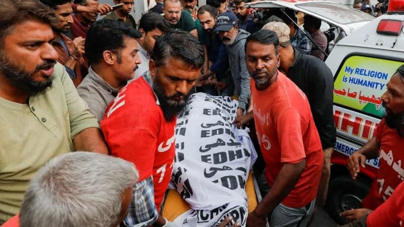 Pakistan shopping mall fire kills 10