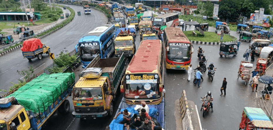 Rain triggers 45-kilometre traffic congestion on Dhaka-Tangail-Jamuna Bridge highway