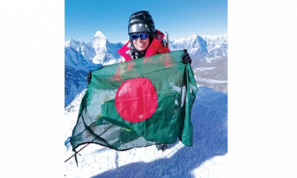 Lady mountaineer Shayla Bithi comes under attack in Dhanmondi