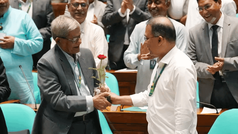 Prime Minister greets newly elected President with red rose