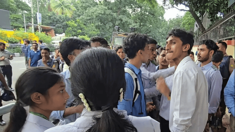 Students' delegation enters Secretariat with 6 points, drops demand for minister's resignation