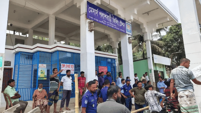 3 injured in stabbing over dispute at fuel pump