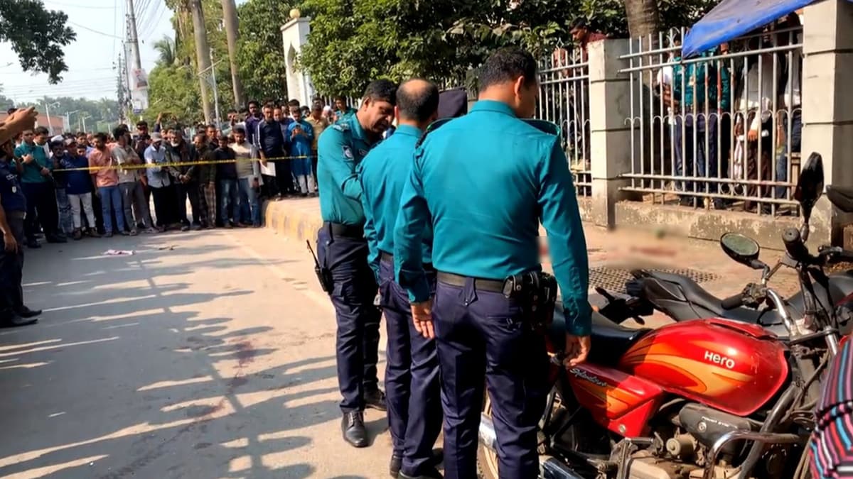 Two men hacked, shot dead outside Khulna Court