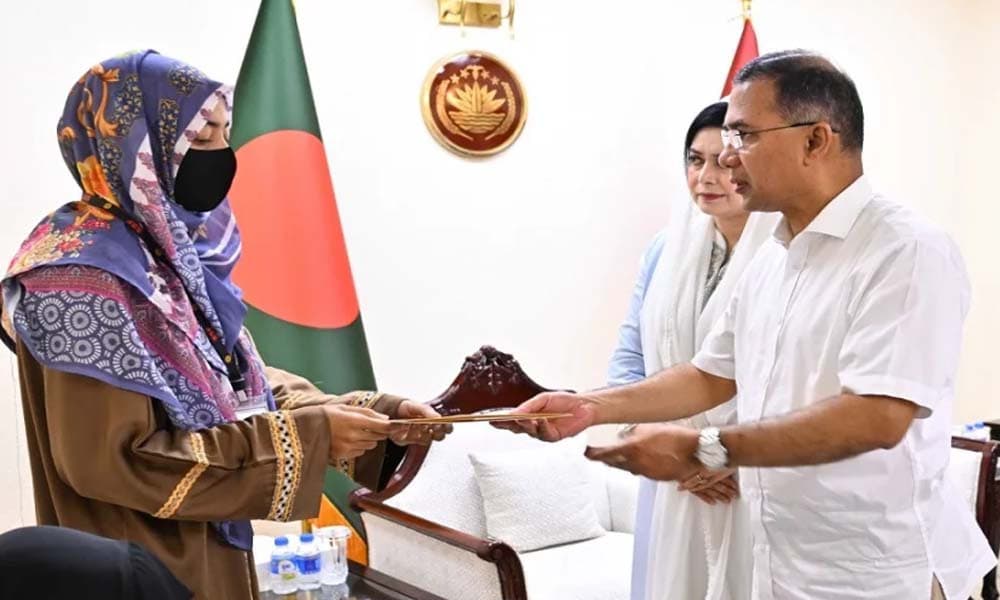 PM provides financial assistance to families of two soldiers killed in Hathazari accident