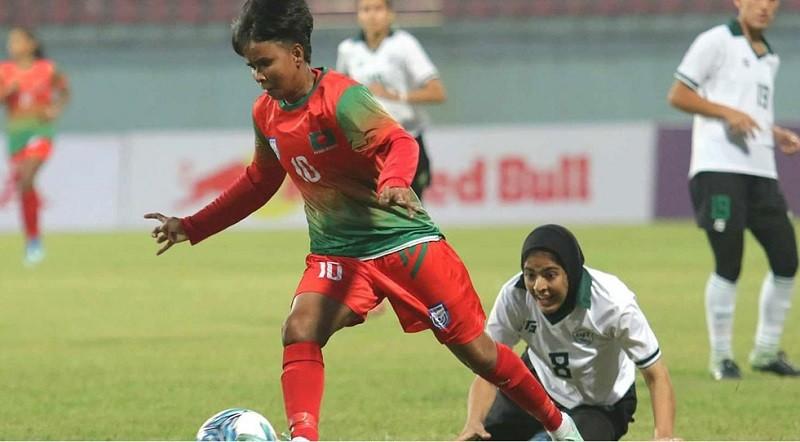 Shamsunnahar Jr rescues Bangladesh