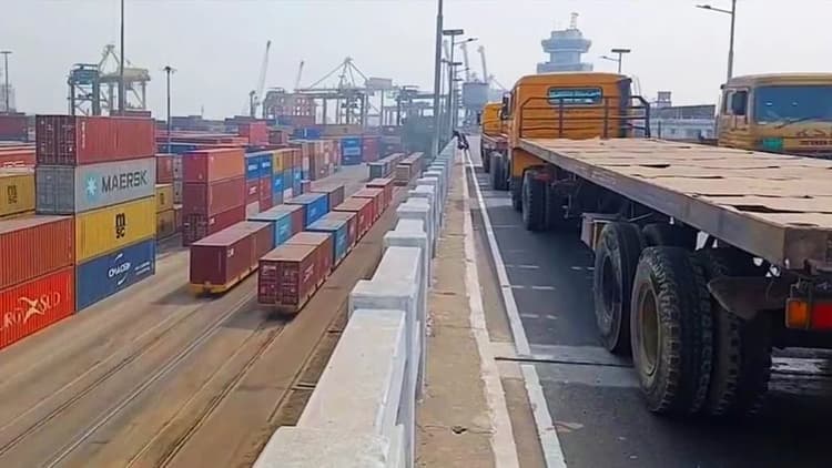 Workers’ protest paralyzes Chattogram port operations for second day