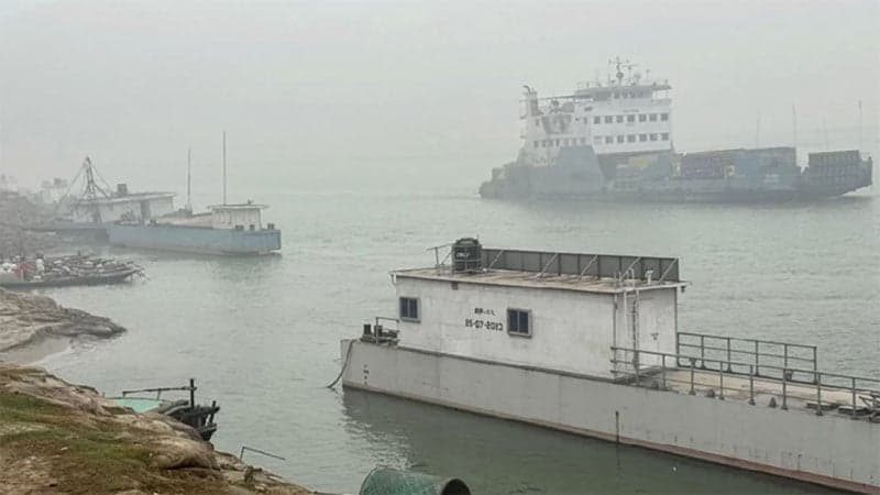 Ferry services resume on Daulatdia-Paturia waterway after 3.5 hrs