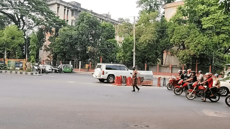 DMP commissioner’s convoy uses restricted crossing after ‘law is equal for all’ remarks