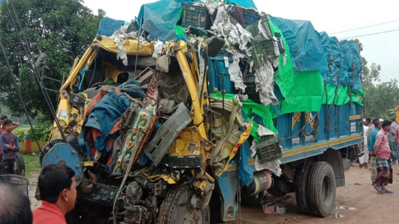 5 die in Dinajpur bus-truck collision