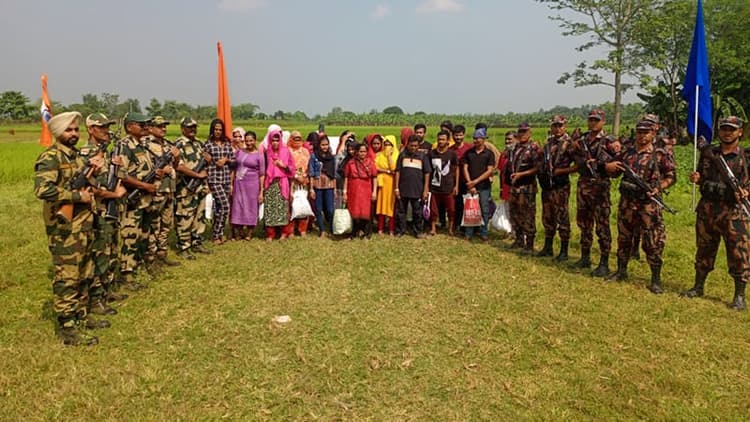 BSF hands over 30 Bangladeshis thru Meherpur border