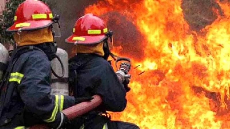 Fire erupts at ink factory in Demra, four units battle blaze