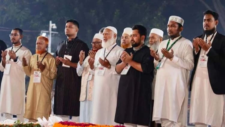 Jamaat Ameer lays wreath, offers prayers at Central Shaheed Minar first time