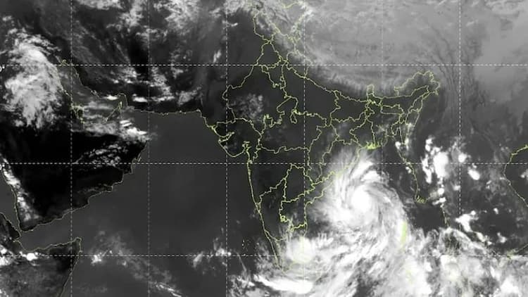Maritime ports advised to hoist signal 3 as severe cyclonic storm 'Arnab' intensifies