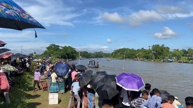 Boat race held despite 'Tawhidi Janta' protest, thousands gather