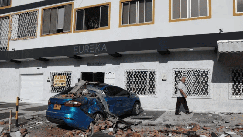 Powerful 7.4-magnitude earthquake strikes Colombia