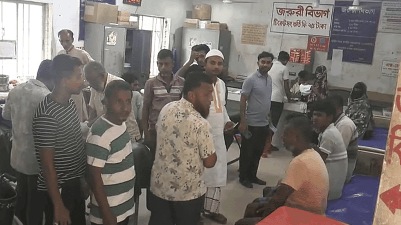 4 vessels sink due to low-pressure,  one dead, 55 rescued