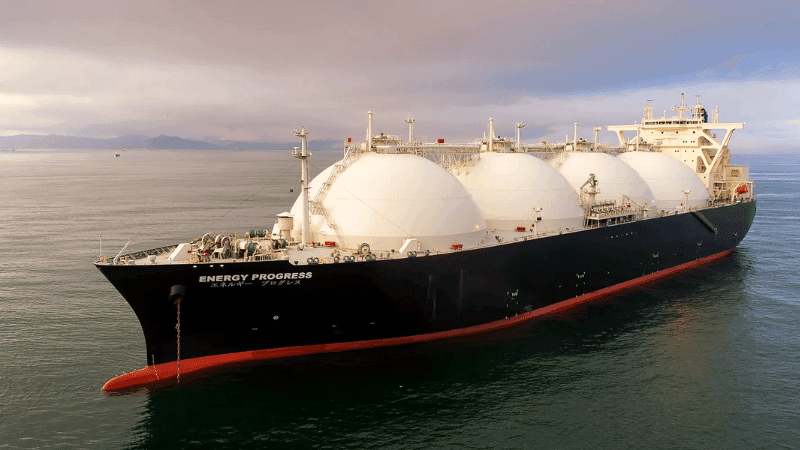 2 ships carrying 1.25 lakh tonnes of LNG in Ctg, another 1 arriving on April 4