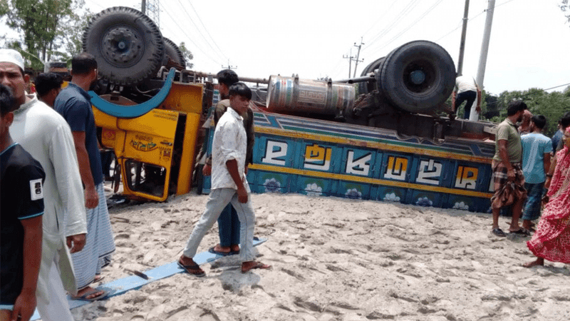 3 killed as truck rams CNG-run autorickshaw in Mymensingh