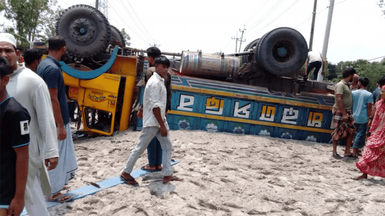3 killed as truck rams CNG-run autorickshaw in Mymensingh
