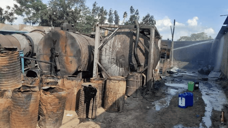 2 workers hurt amid explosion at mixer plant in Faridpur