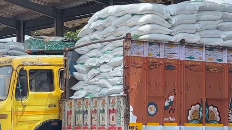 1,260 tonnes of rice imported from India through Benapole Land Port