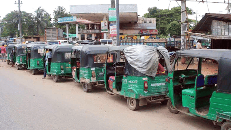 LNG supply disruption triggers long queues at CNG stations across Dhaka