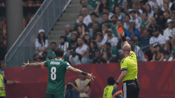 Iraq down to 10 men after red card, Senegal holds 1-goal lead