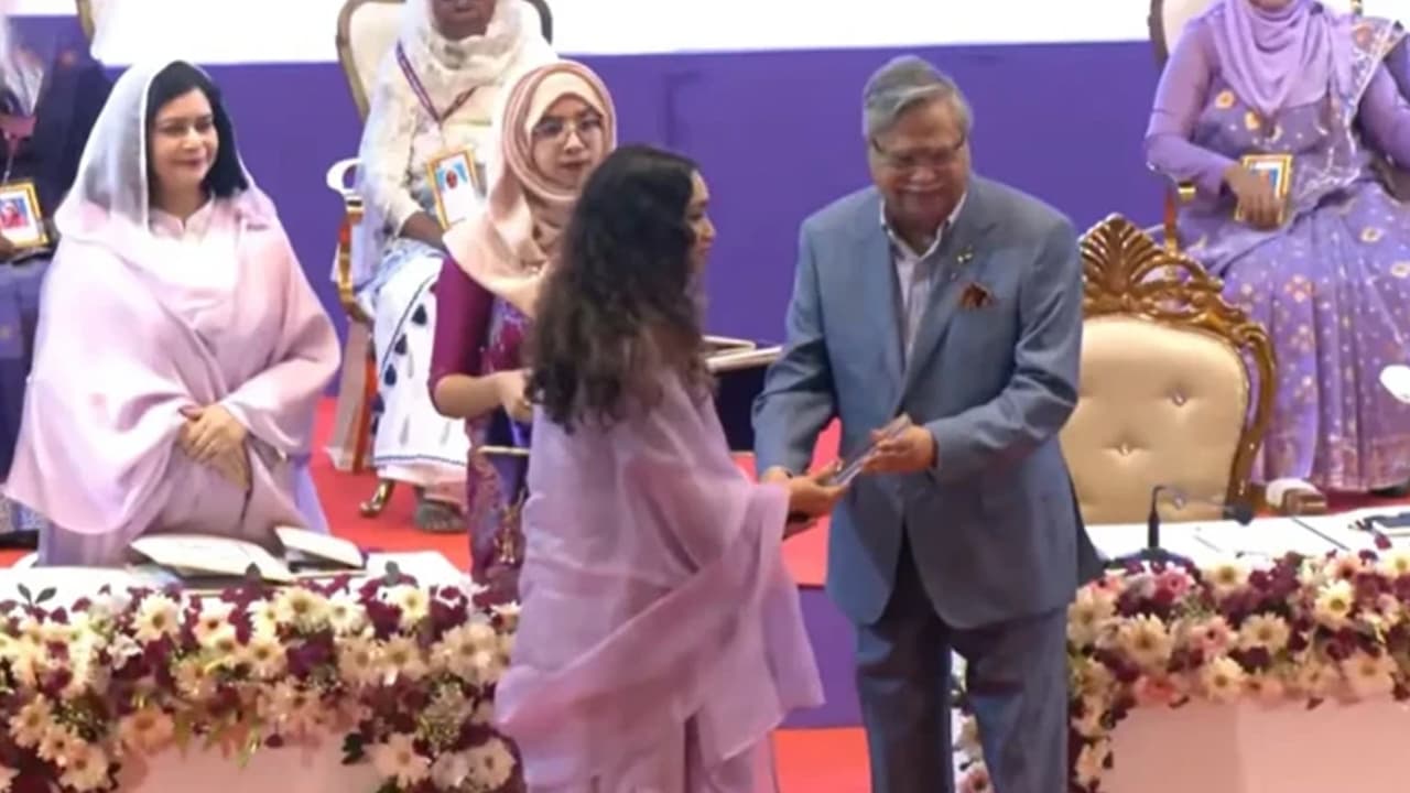 Khaleda Zia, 6 women receive ‘Best Indomitable Woman’ award