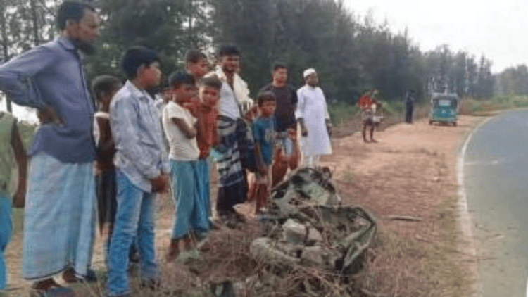 Tourist killed in road crash on Teknaf Marine Drive