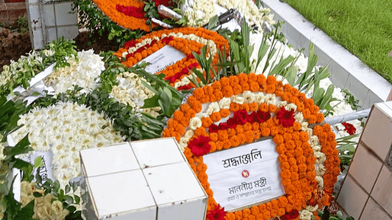Mustafa Monwar laid to rest in Banani Graveyard