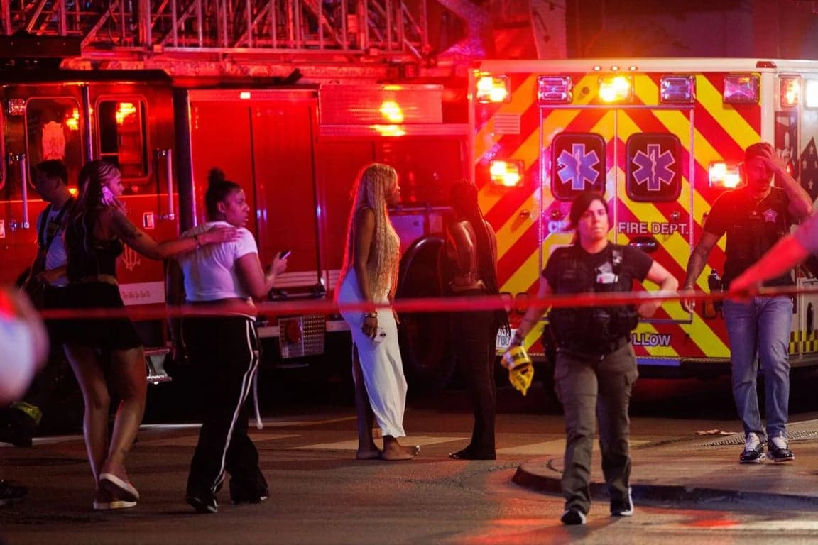 4 dead, dozens injured in Chicago mass shooting