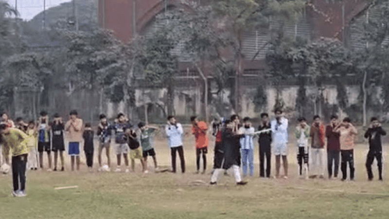 Sarbamitra 'forces teenagers to perform sit-ups by holding ears' at DU playground